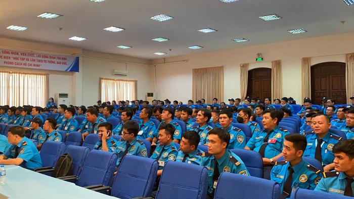 Lực lượng nhân viên bảo vệ Ngày & Đêm
